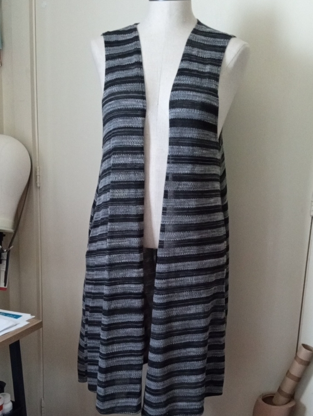 Honey & Lace Open-Front Cover Up Sleeveless Lightweight Sheer Black & Gray XL